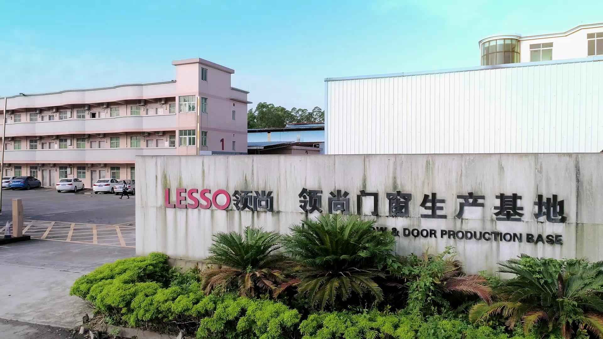 领尚门窗出产基地