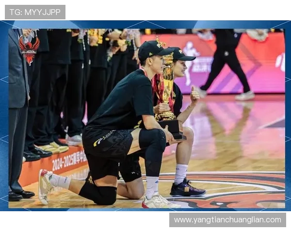 杭州篮球队逆袭之路揭秘精英赛特别报道展现团队拼搏精神与战术智慧